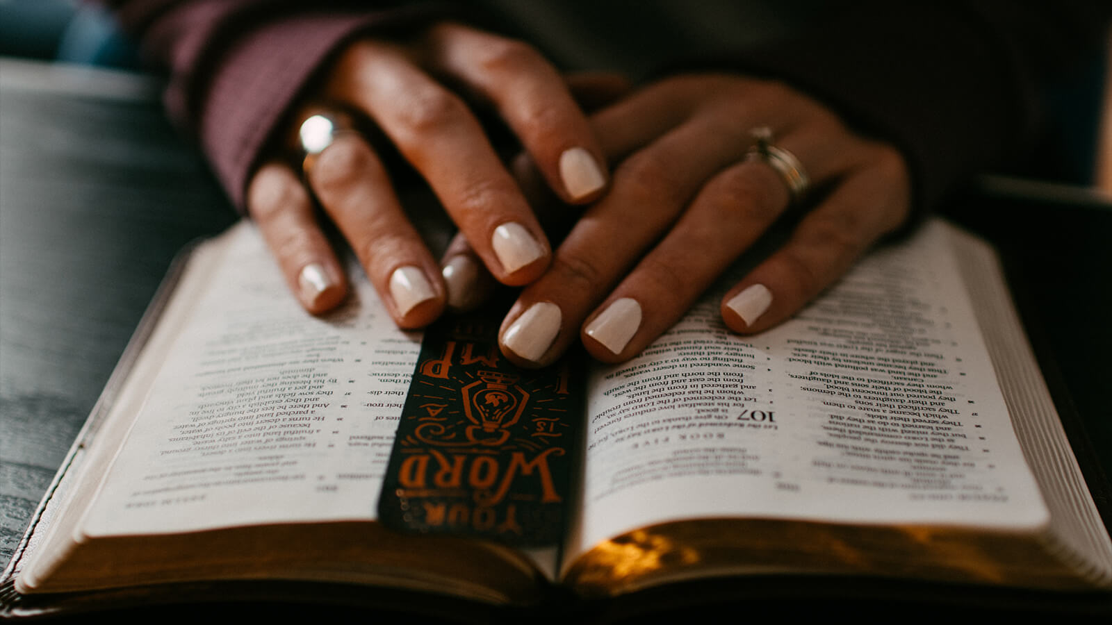 praying-hands-bible-word