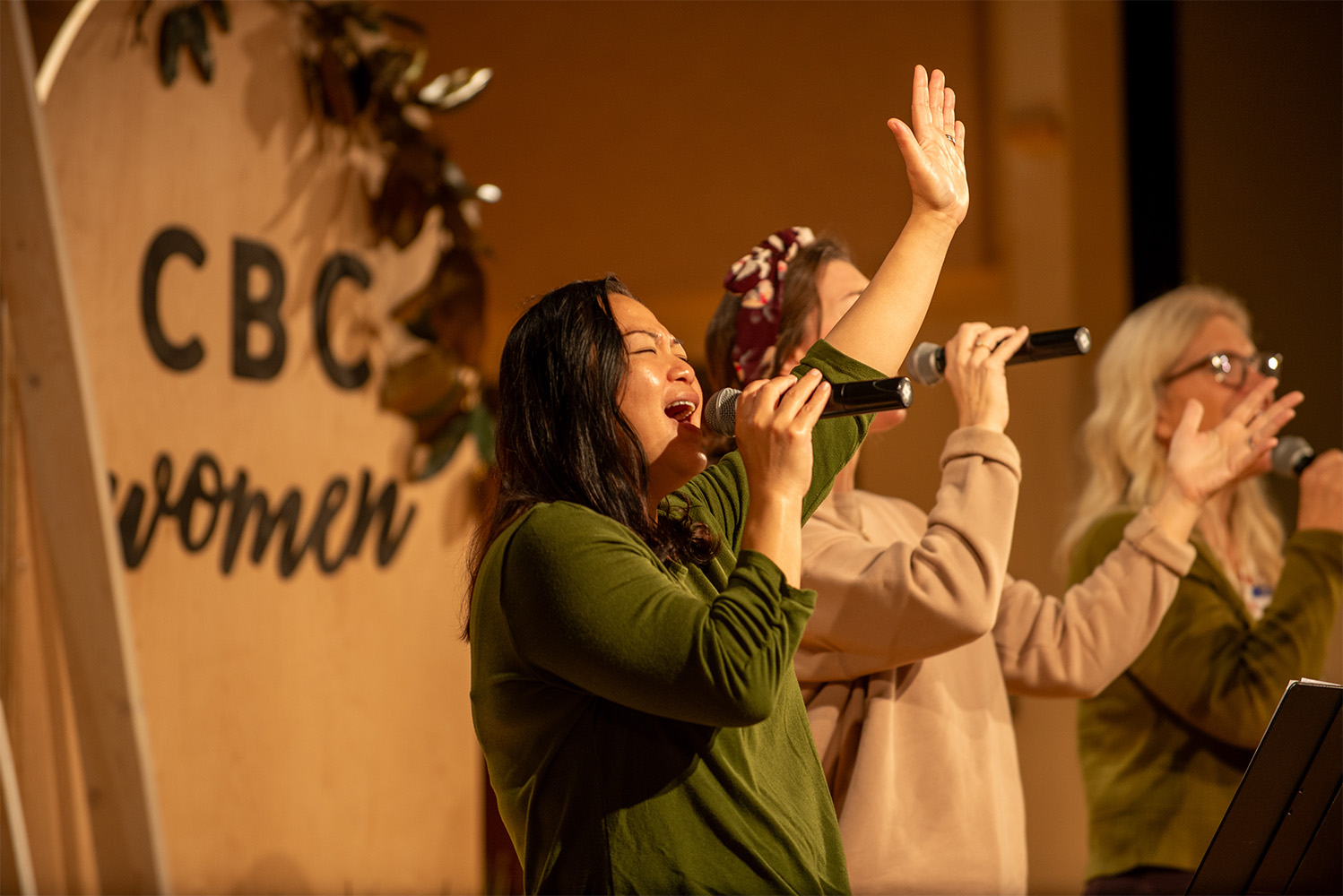 2511WM_WomenTogetherWorship