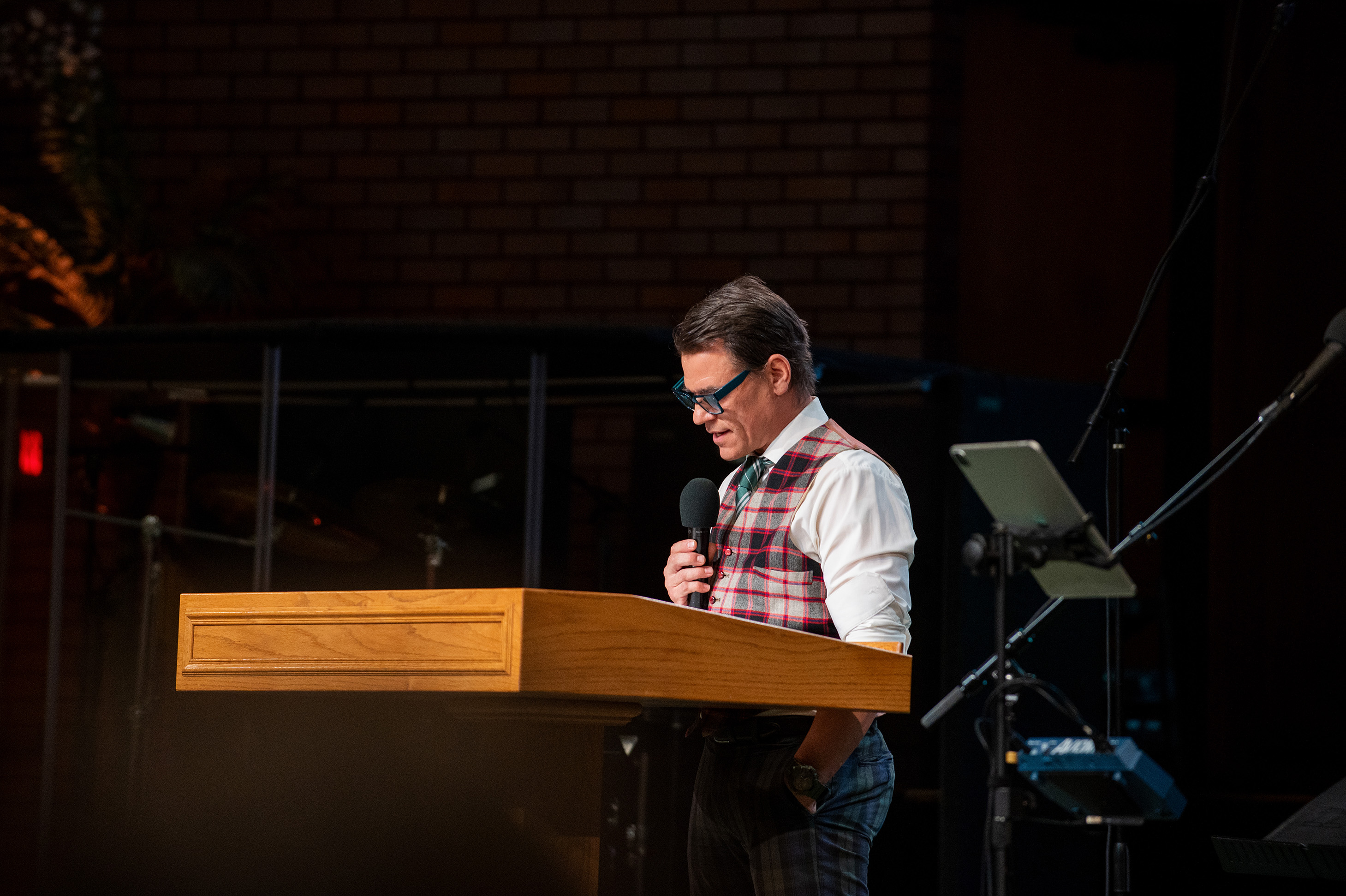 2512WEB_ChristmasEveServicePhoto2