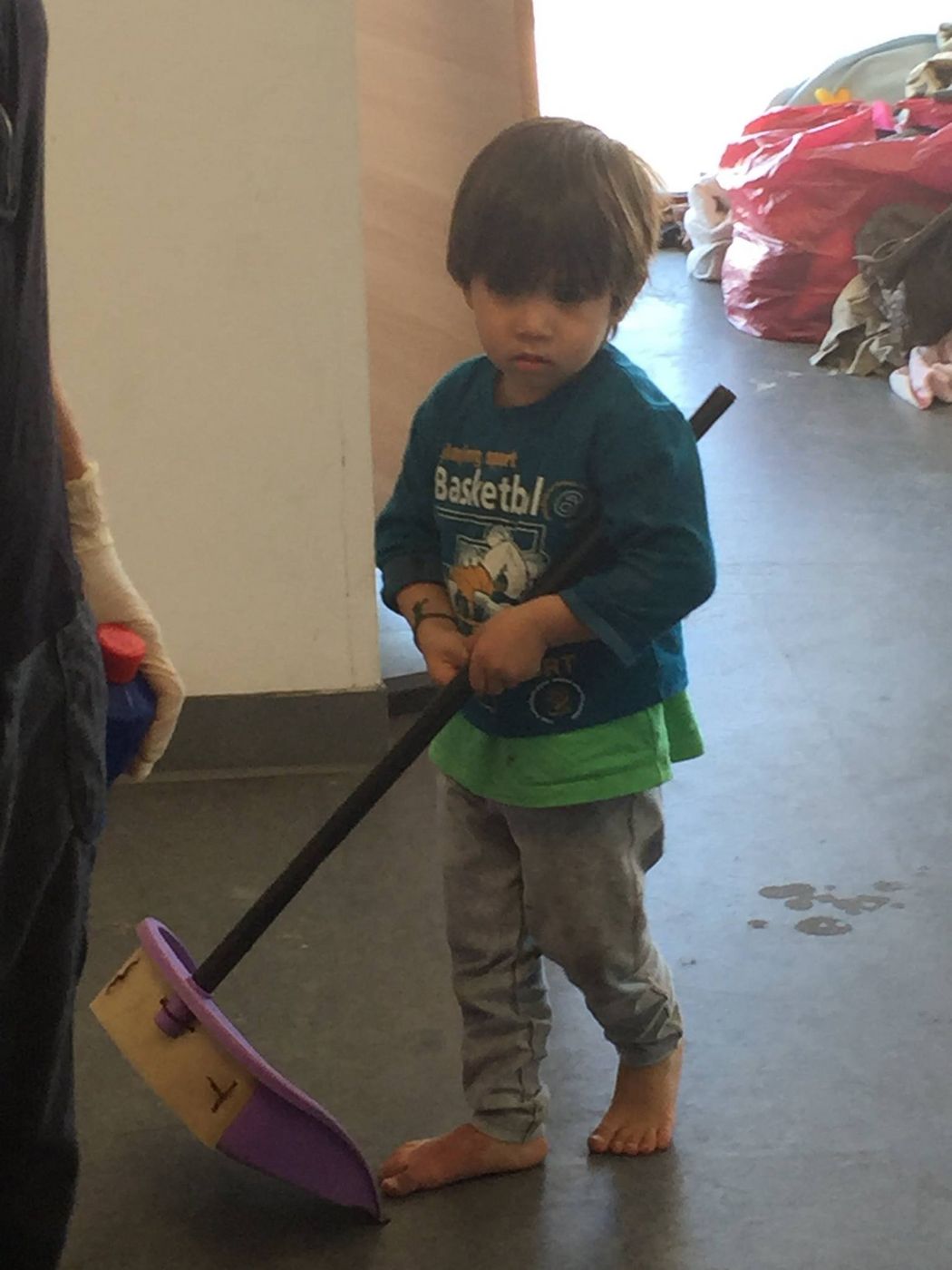 little boy refugee