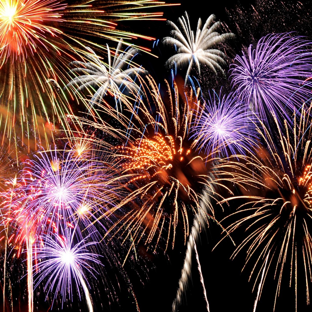 New-Year-Fireworks__FillWzEyMDAsMTIwMF0