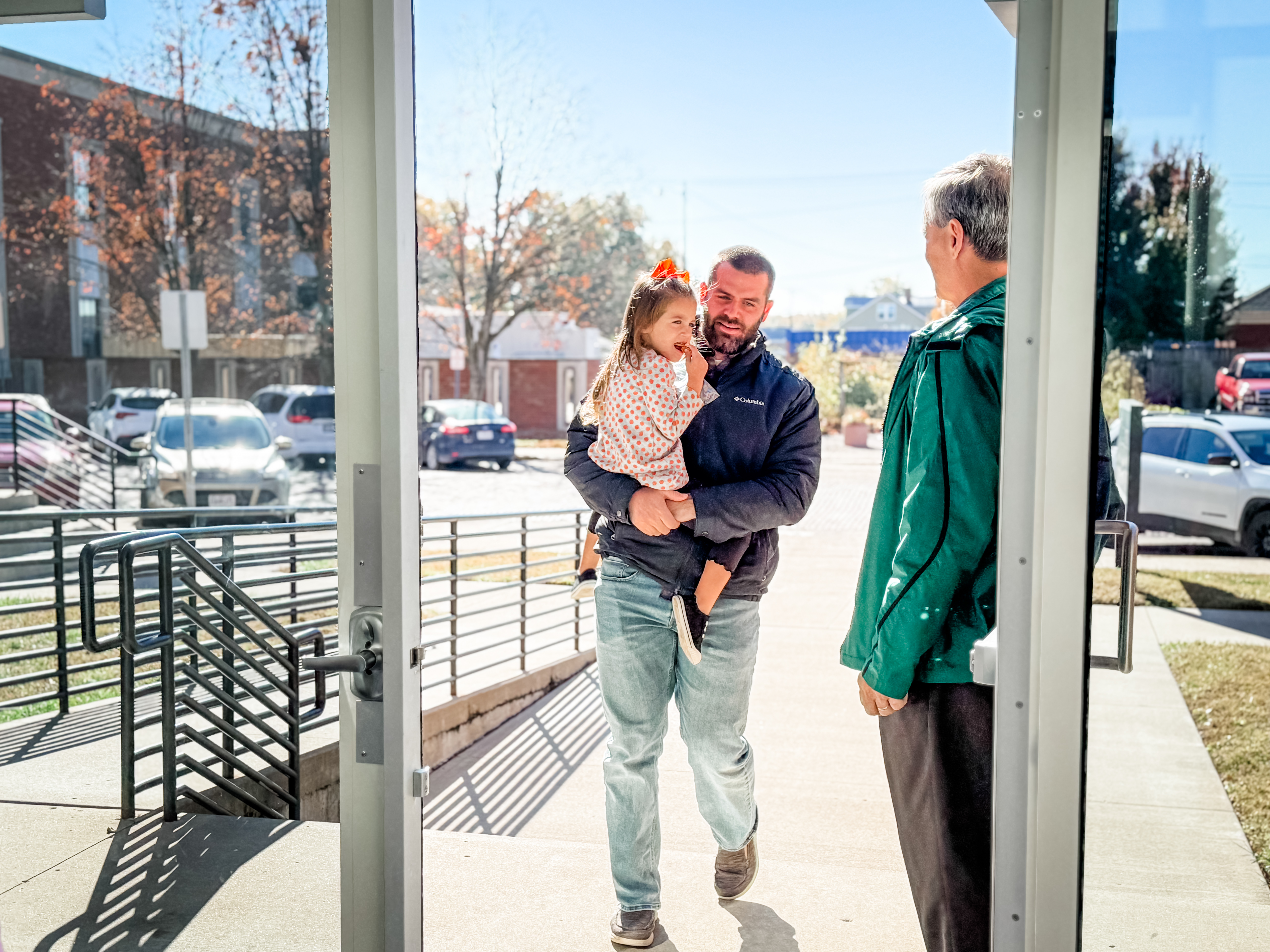 right floating image