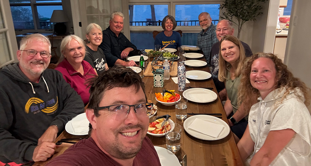 small group at dinner table 1000