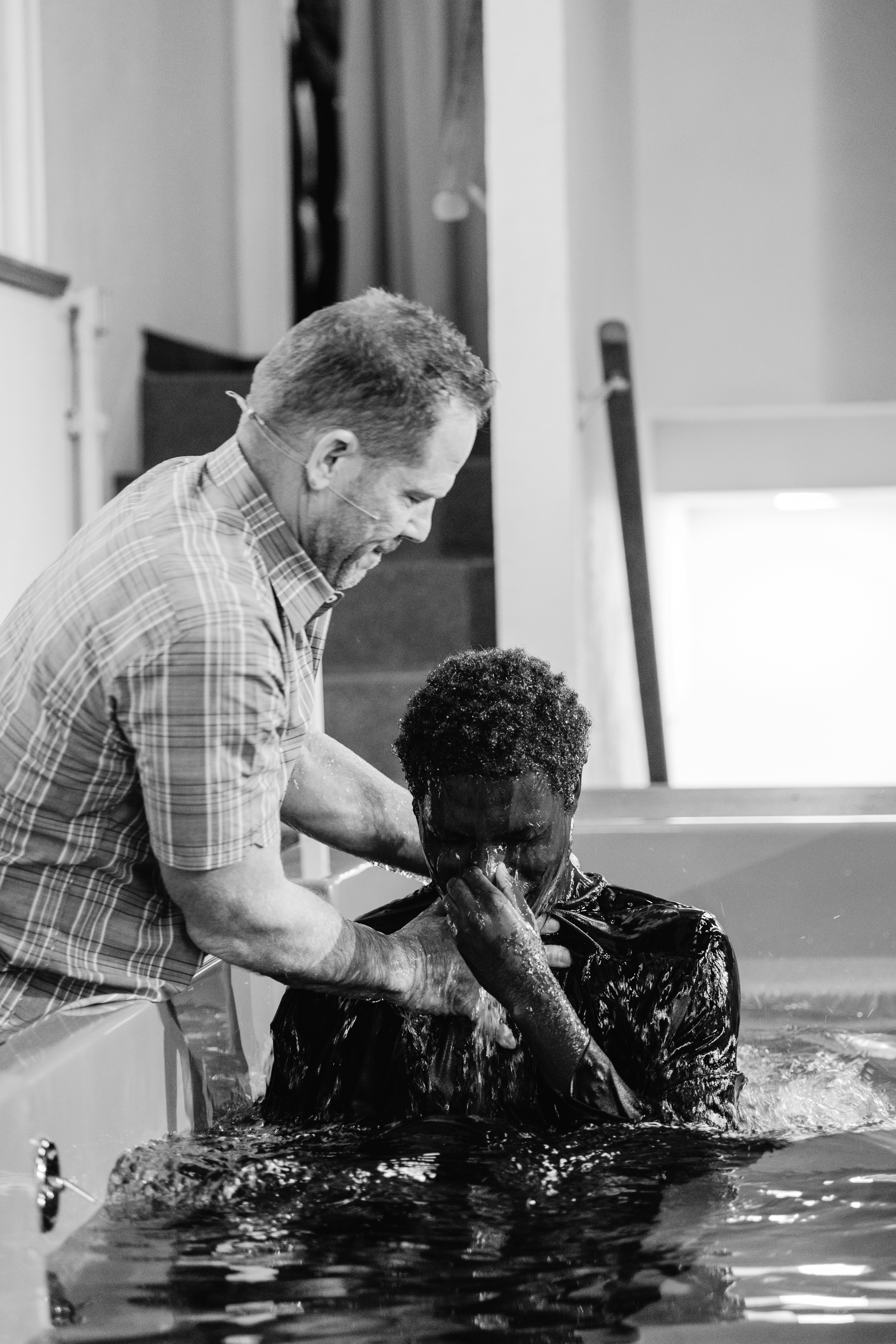 right floating image