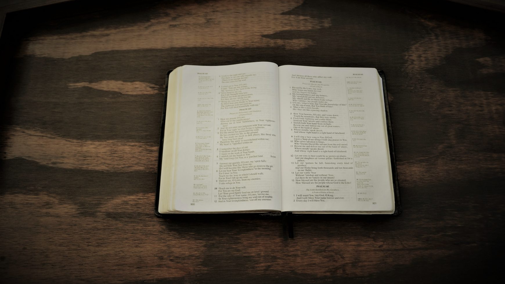 Bible_On_Table