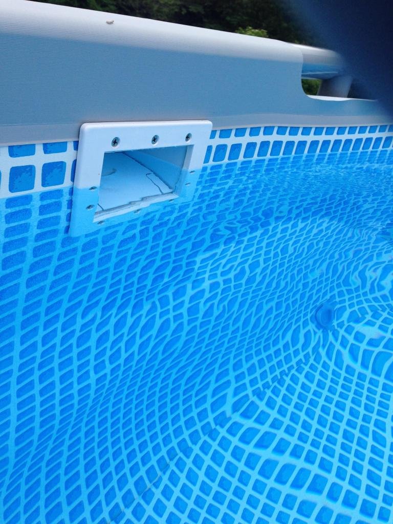 Pool-wall-skimmer