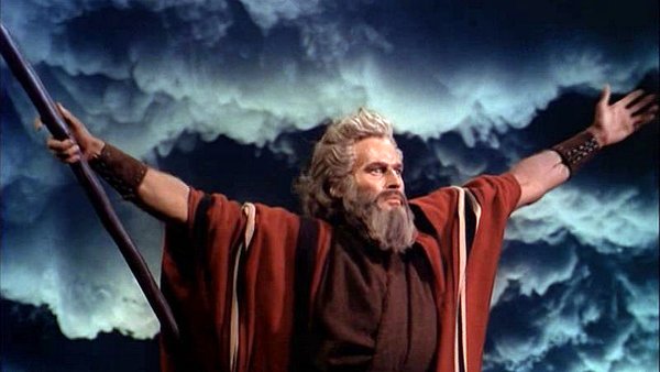 Charlton_Heston_in_The_Ten_Commandments_film_trailer-EDIT-600