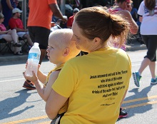 Erika Gibson and son George hand out water to runners