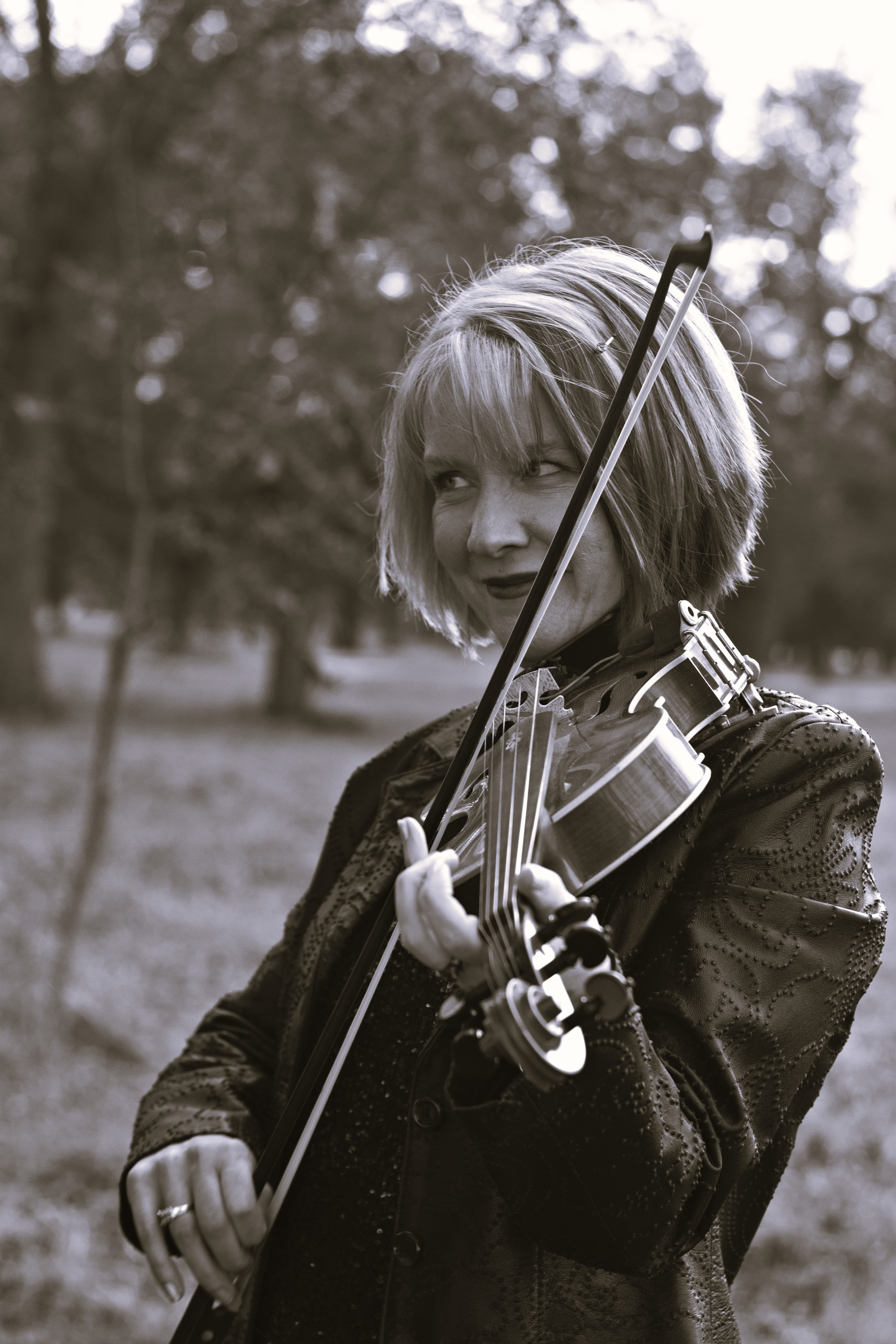 B&W fiddle pic