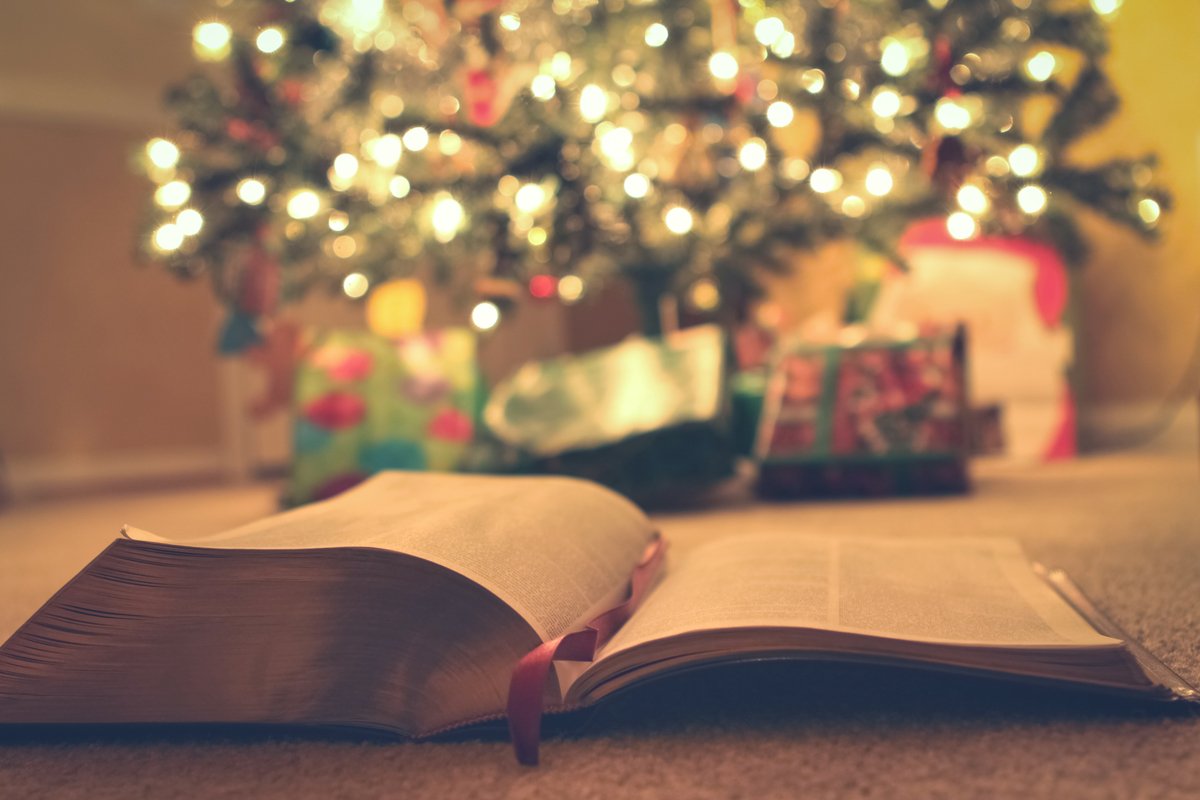 Christmas-tree-and-bible