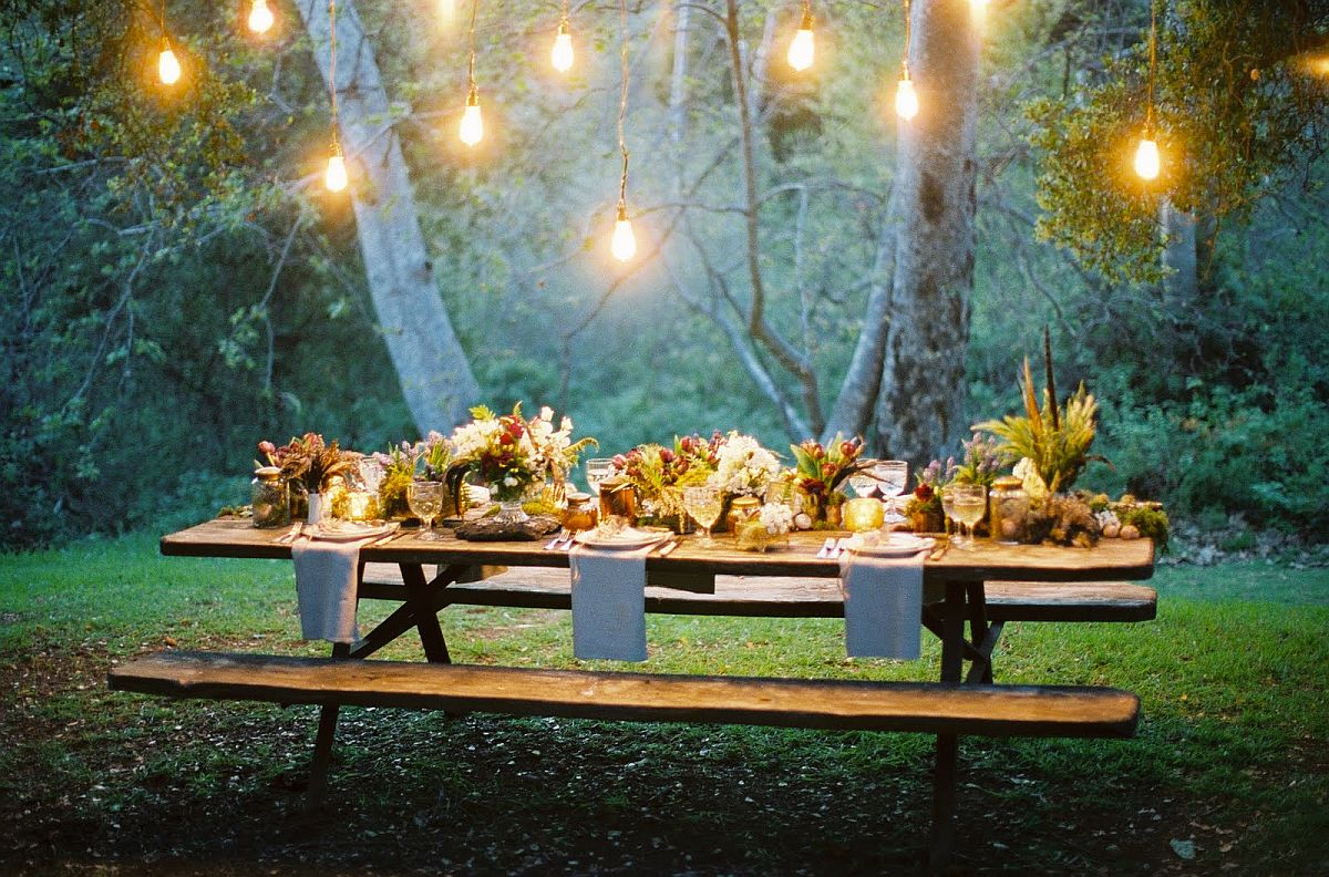 Lighting-steals-the-show-at-this-outdoor-Thanksgivingdinner-party